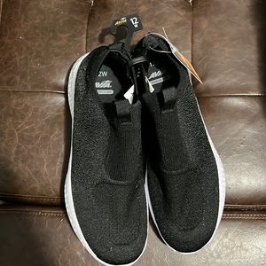 Black & White Avia Athletic Shoes